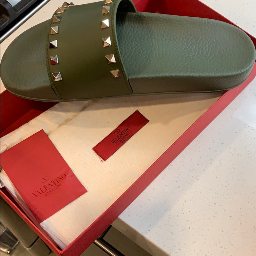 VALENTINO PVC ROCKSTUD POOL SLIDE